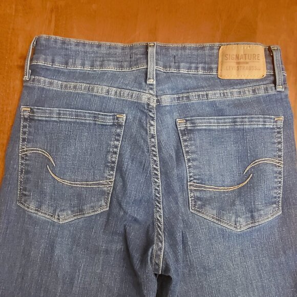Levi’s Signature Gold  ~ Sz 4S ~ Straight Leg Jeans ~ Excellent / New Condition - Picture 6 of 8